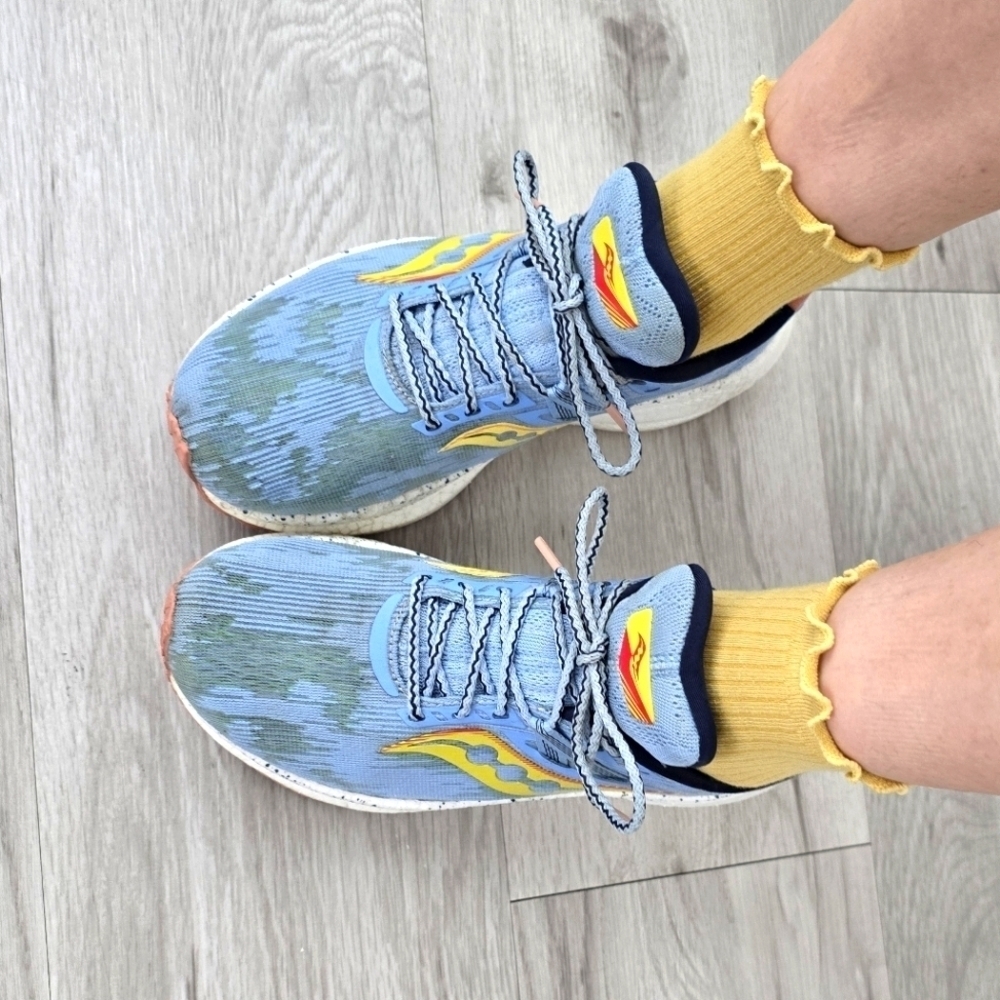 Saucony | Triumph 20 pastel blue sporty low-top trainers sneakers | WMS 7.5